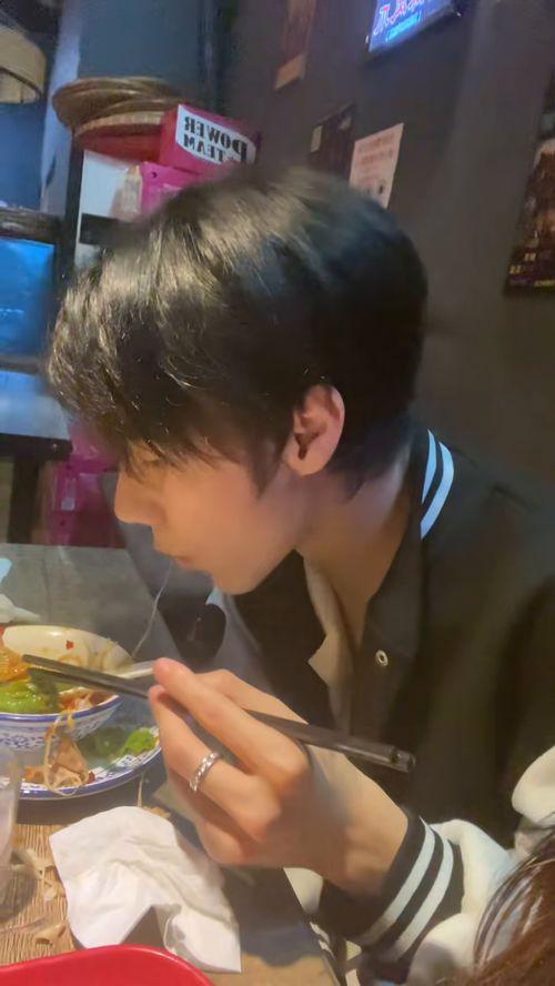 泰国帅哥最新吃酸角瓜视频,酸爽滋味令人难忘！