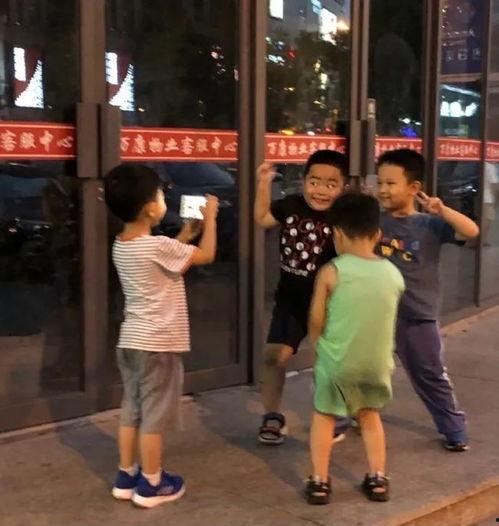 小胖吃瓜全过程视频播放,笑料百出，甜蜜瞬间尽收眼底