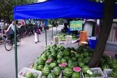 南京滨江世贸吃瓜视频,一场网络热议的街头奇观