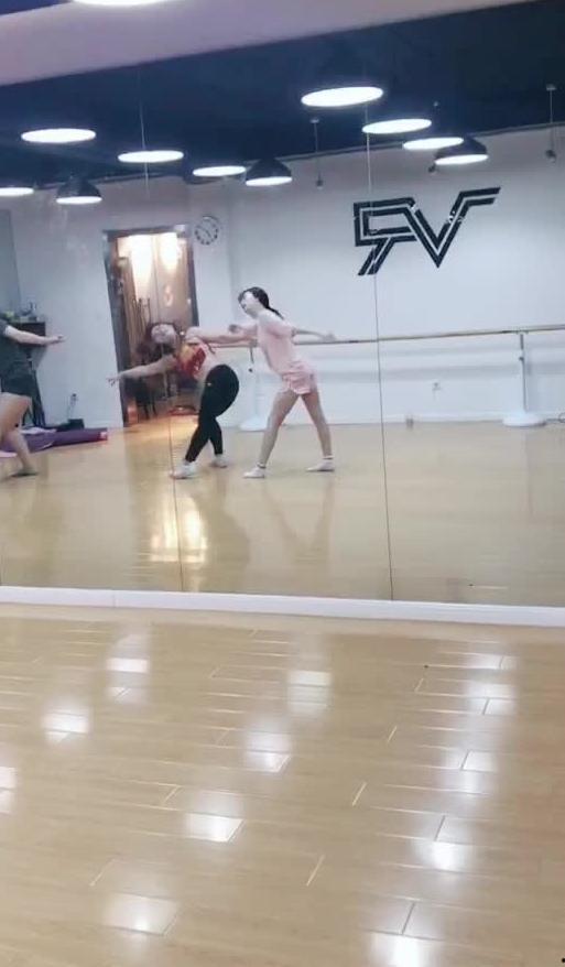 韩国吃瓜跳舞视频大全在线观看,在线观看狂欢不停！