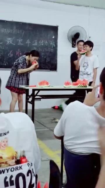 金华女老师吃瓜视频