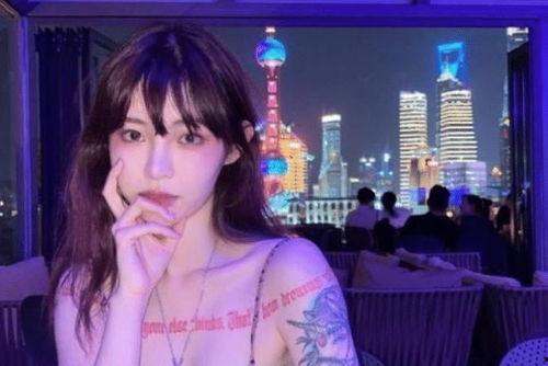 抖音冰泉女神吃瓜视频在线观看,揭秘娱乐圈幕后故事