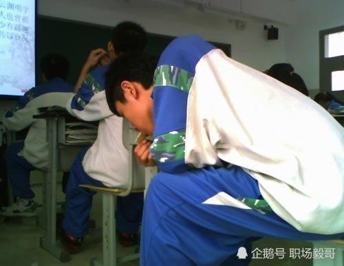 在家上课吃瓜视频,瓜田笑谈间